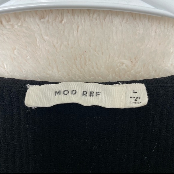 Mod Ref V-Neck Stretchy Crop Top - Picture 3 of 4